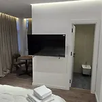 Stay-five Brand New 2 Modern In Center - Self Check-in * Tirana