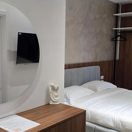 Stay-five Brand New 2 Modern In Center - Self Check-in