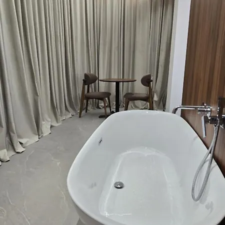 Stay-five Brand New 2 Modern In Center - Self Check-in