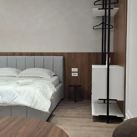 Stay-five Brand New 2 Modern In Center - Self Check-in * Tirana