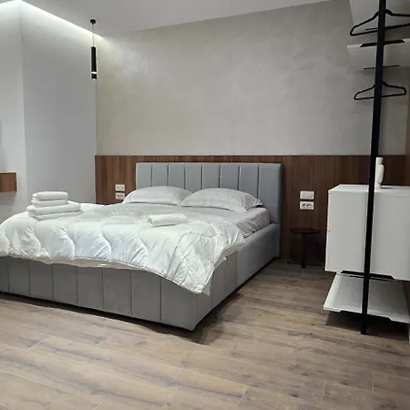 Stay-five Brand New 2 Modern In Center - Self Check-in *