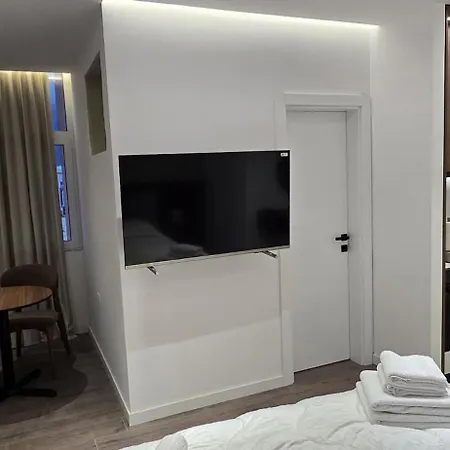 Stay-five Brand New 2 Modern In Center - Self Check-in * Tirana