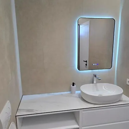 Stay-five Brand New 2 Modern In Center - Self Check-in