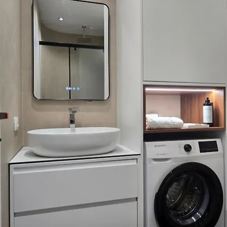 Stay-five Brand New 2 Modern In Center - Self Check-in * Tirana