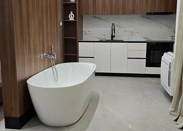 Stay-five Brand New 2 Modern In Center - Self Check-in Tiran