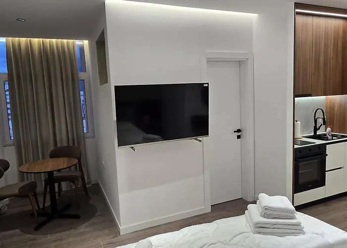 Stay-five Brand New 2 Modern In Center - Self Check-in * Tiran