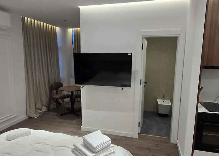 Stay-five Brand New 2 Modern In Center - Self Check-in * Tiran