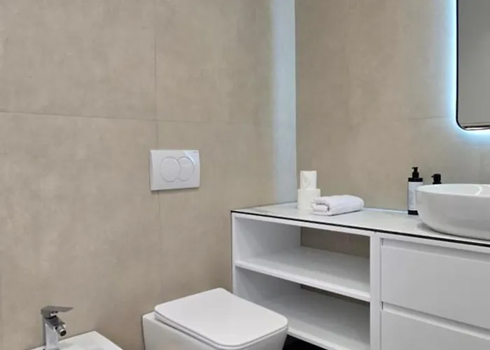 Stay-five Brand New 2 Modern In Center - Self Check-in *