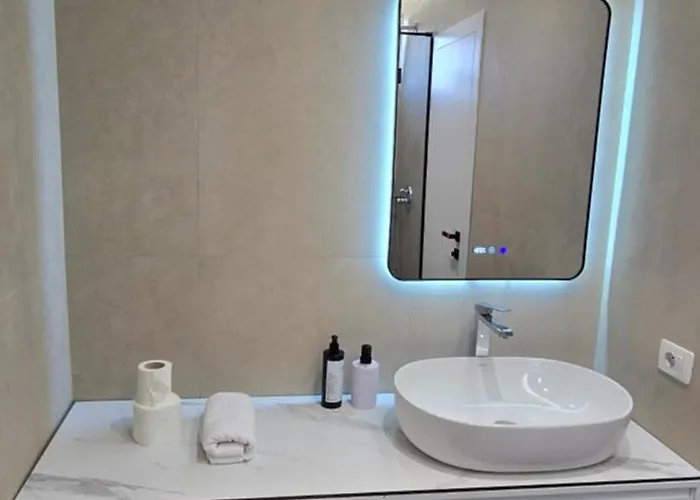 Stay-five Brand New 2 Modern In Center - Self Check-in Tiran