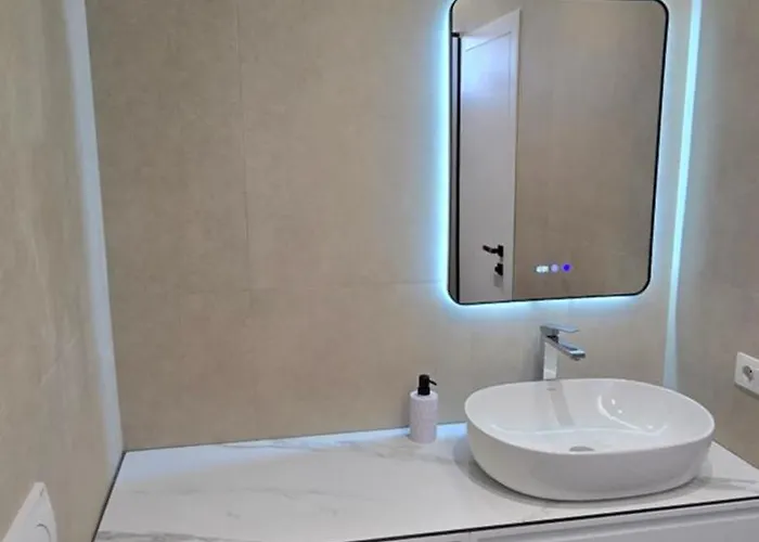 Stay-five Brand New 2 Modern In Center - Self Check-in * Tiran