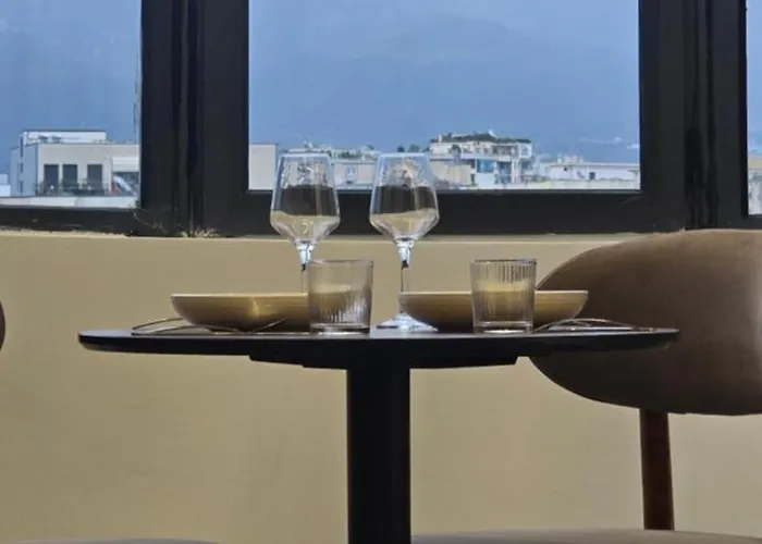Stay-five Brand New 2 Modern In Center - Self Check-in * Tiran