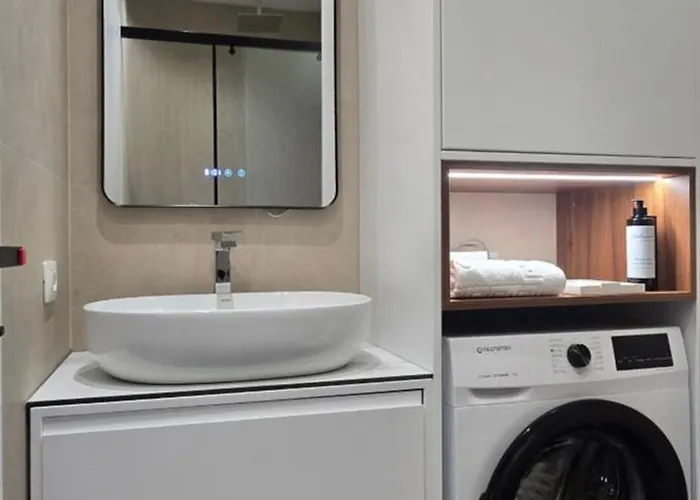 Stay-five Brand New 2 Modern In Center - Self Check-in * Tiran