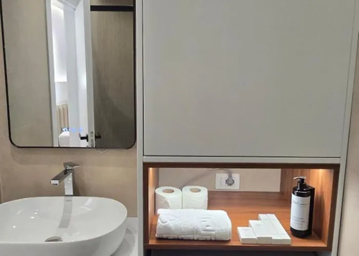 Stay-five Brand New 2 Modern In Center - Self Check-in * Tiran