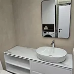 Stay-five Brand New 2 Modern In Center - Self Check-in *