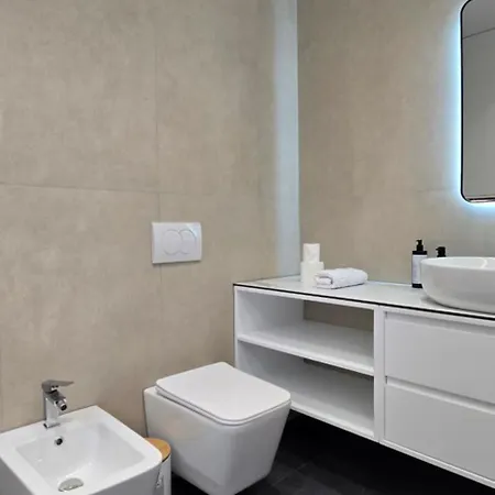 Stay-five Brand New 2 Modern In Center - Self Check-in *