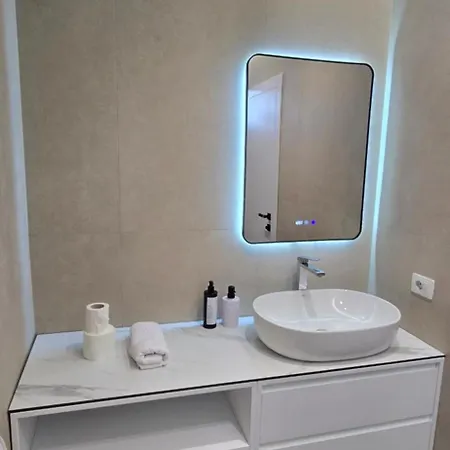 Stay-five Brand New Modern In Center - Self Check-in Appartement *