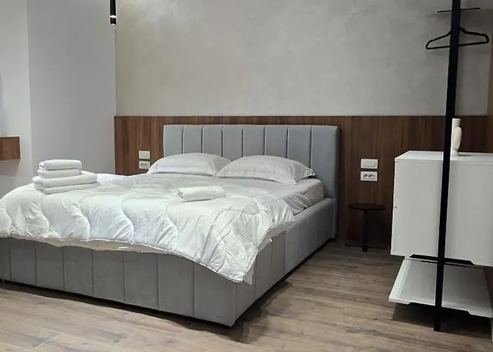 Stay-five Brand New 2 Modern In Center - Self Check-in *